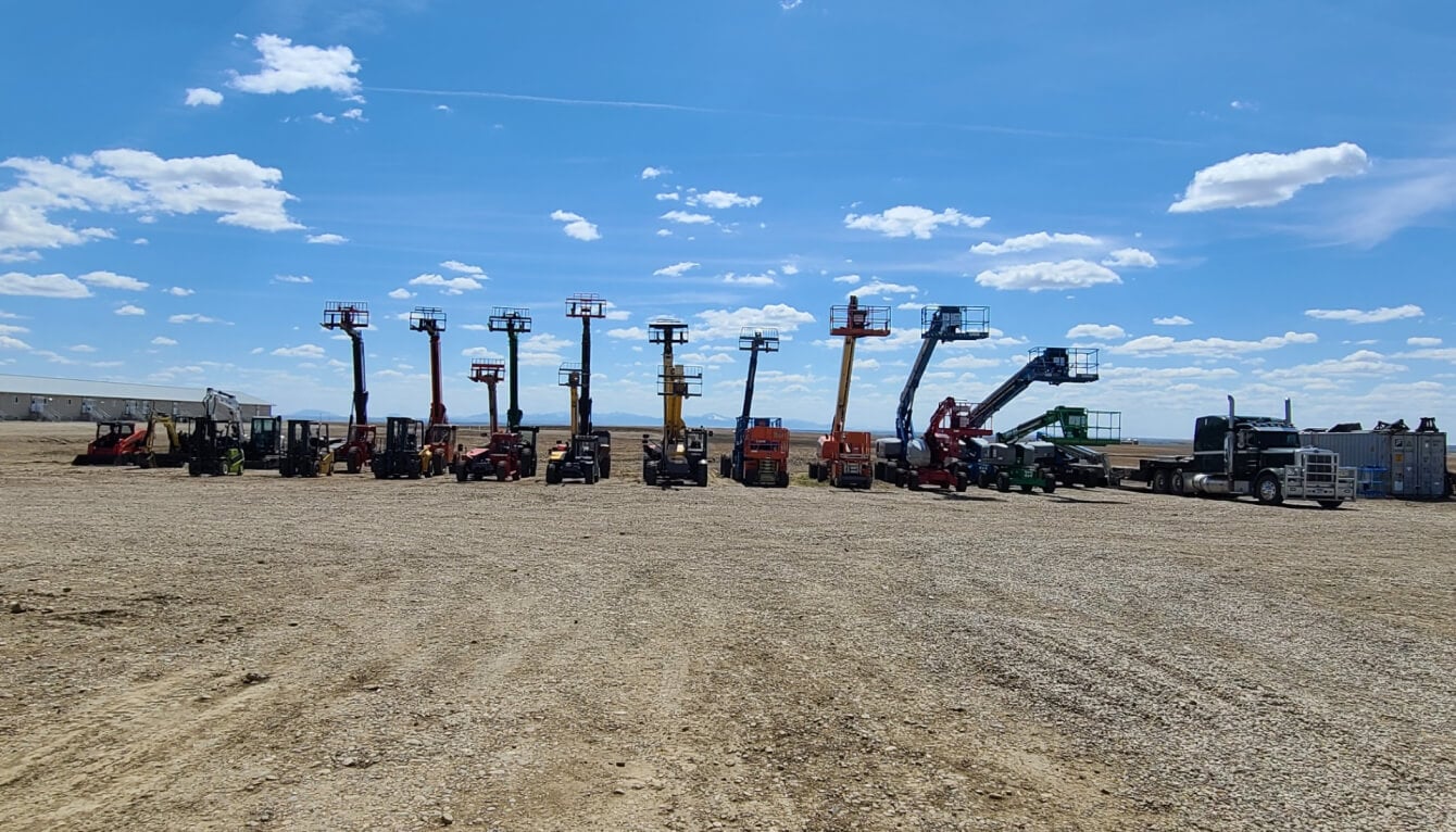 Telehandler lifting materials